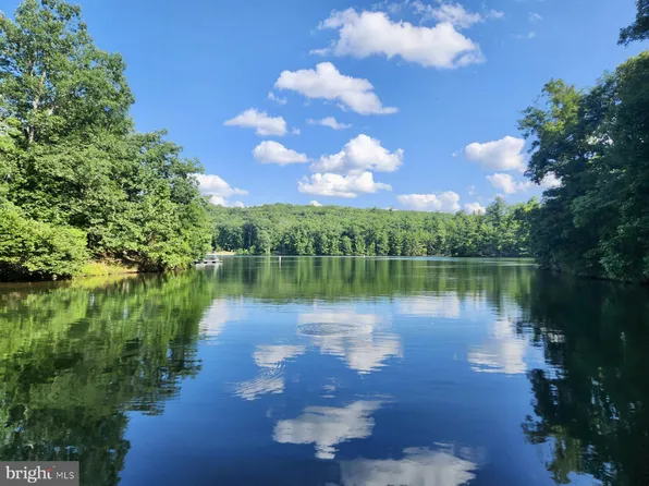 189 Northwood Cir, Cross Junction, VA 22625