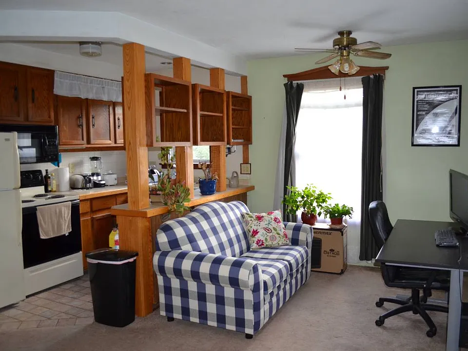 822 Douglas Ave #202