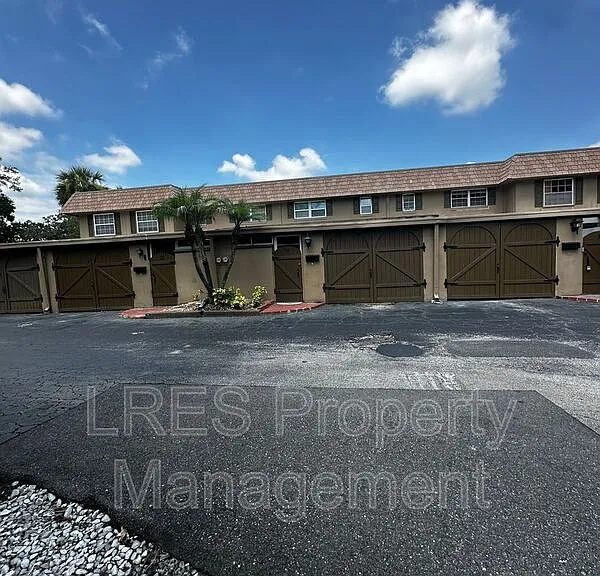3104 Harrison Ave #11 — Photo 3