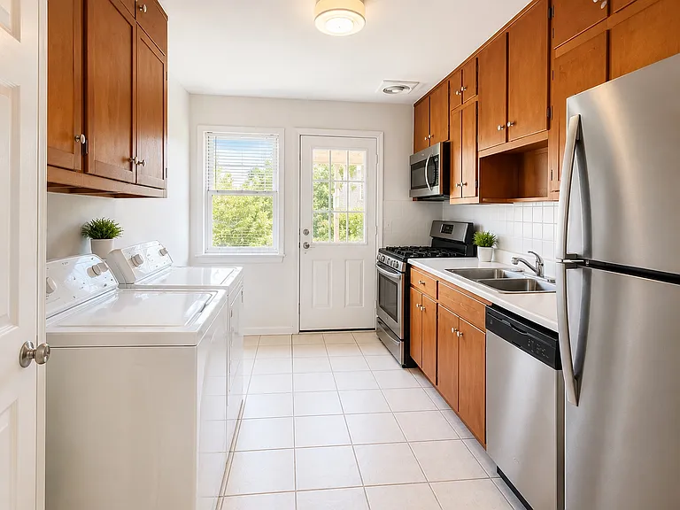 1373 Markan Dr NE #B — Photo 3