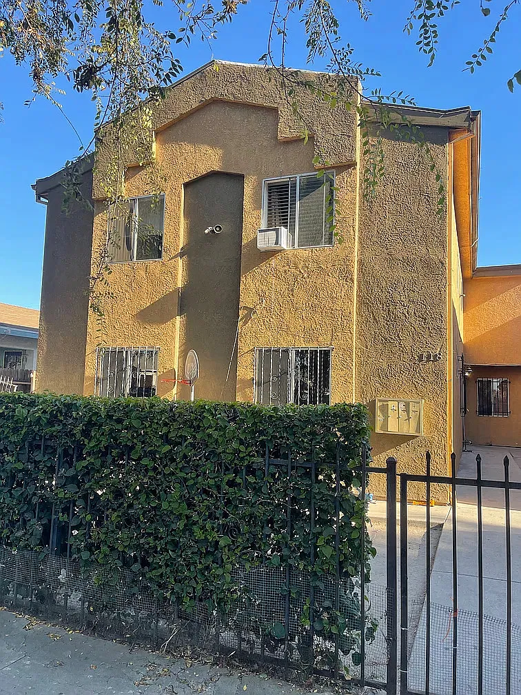 3 bed, 800 sqft, $2,495 — Photo 3