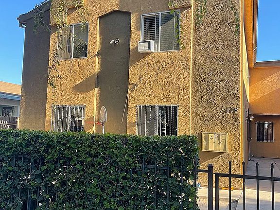 3rd image of 118 E 84th Pl APT 2