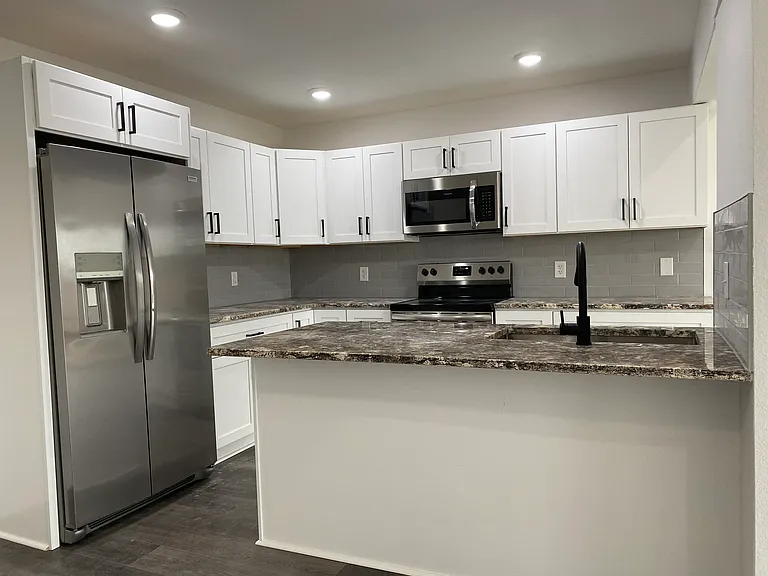 340 Sunnyside Dr #B — Photo 4