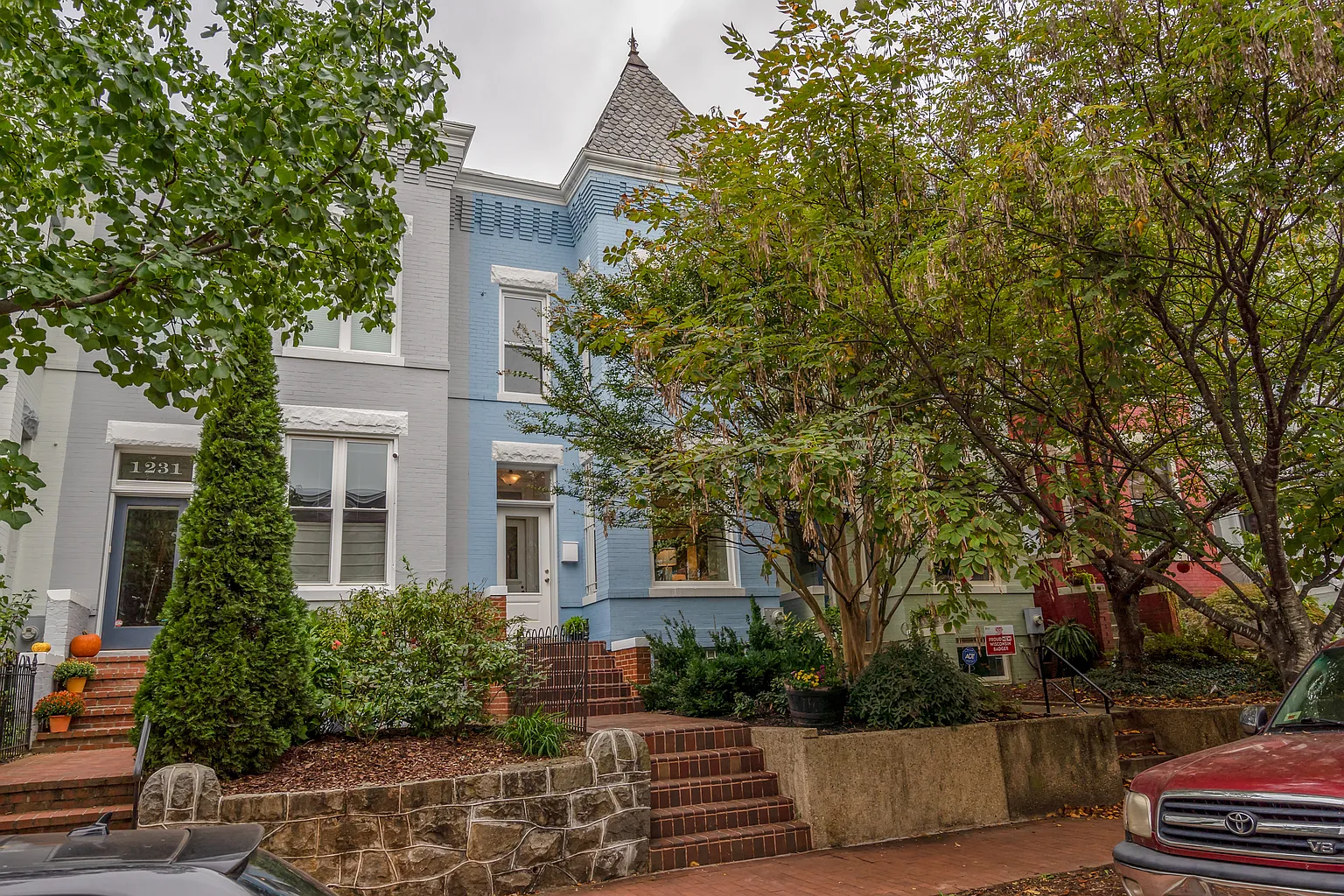 1229 E St NE photo 1