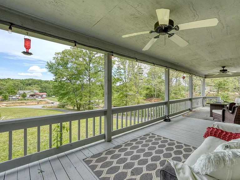1085 Jones Creek Rd — Photo 38