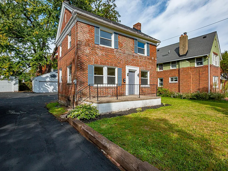 486 Sumatra Ave — Photo 1