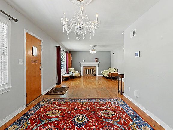 5th image of 2835 E Aloma St