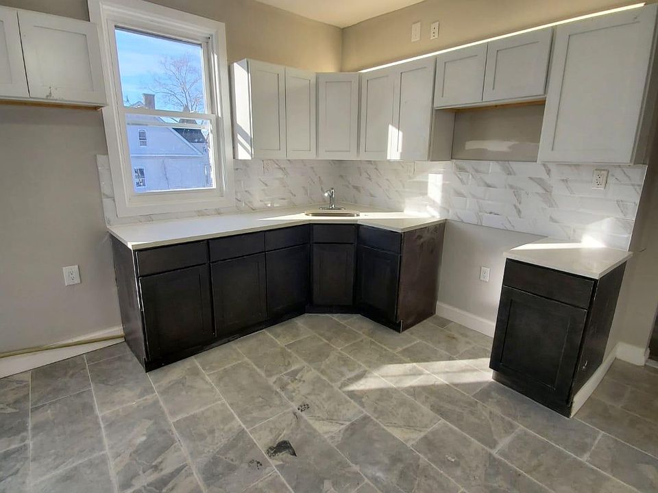 1st image of 17 Williams St
