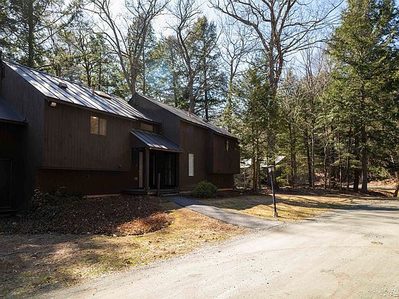 2nd image of 1299 Quechee Main Street #B