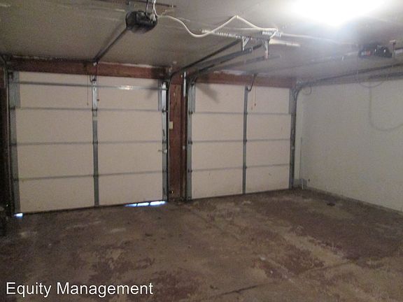 3rd image of 1926 Burr Oaks Ct