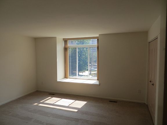 5th image of 1775 S Hayes St APT B