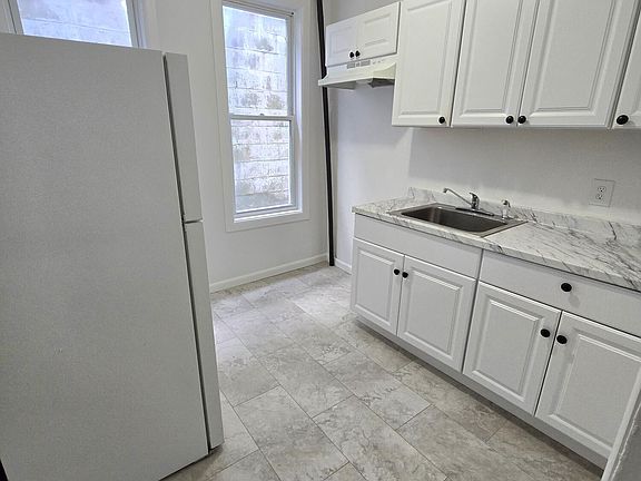 2nd image of 1010 Sewall Ave #1