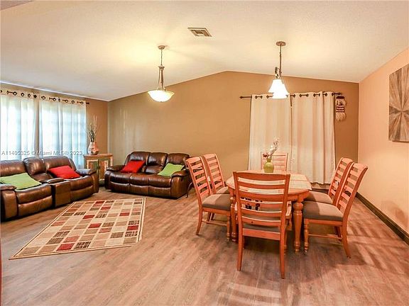 3rd image of 635 NE 3rd St #635