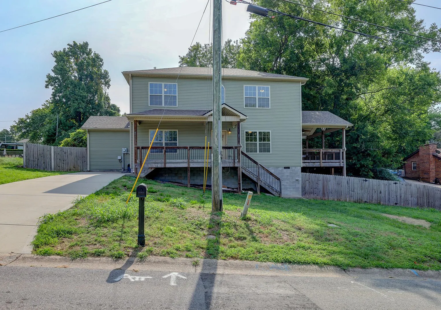 4 bed 2.5 bath Fresh paint and gorgeous layout. — Photo 2