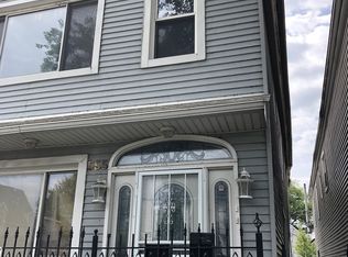 555 W 42nd St #2, Chicago, IL 60609