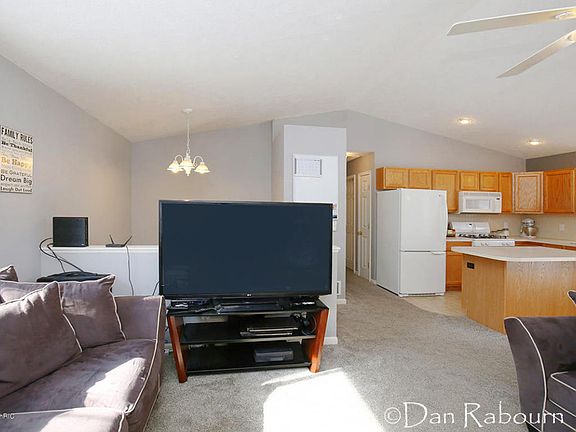 5th image of 217 Maplelawn St SE