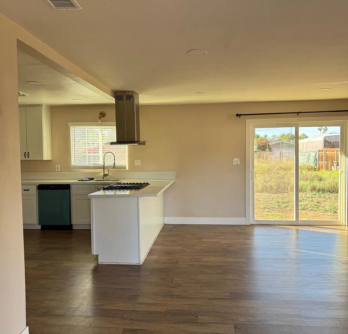 2 bed, 1000 sqft, $2,495 — Photo 4