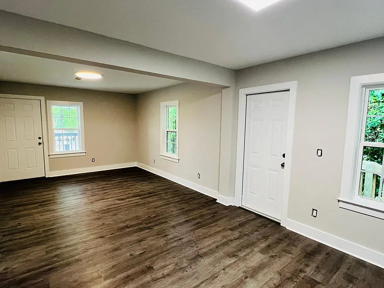 108 E Dewey St — Photo 12