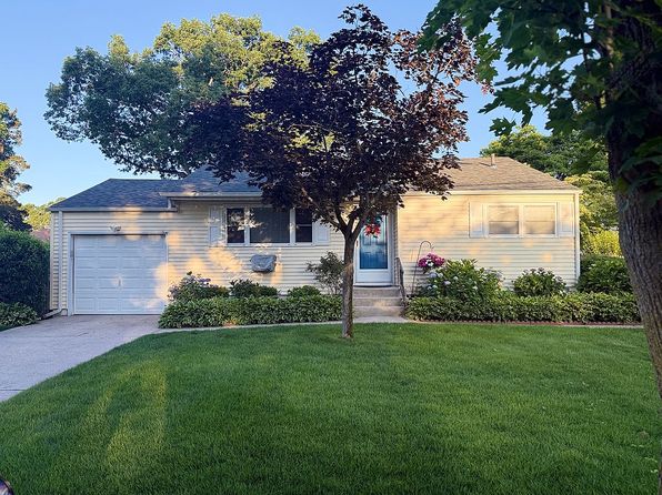 18 Sarah Dr
