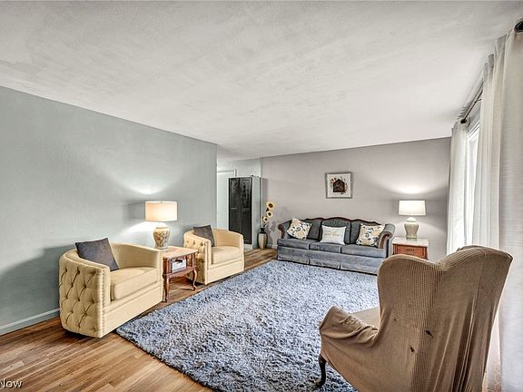 3rd image of 237 Spriggel Dr