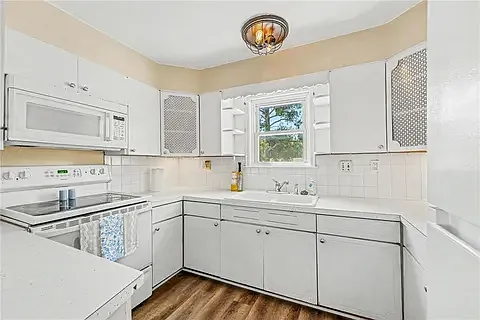 401 Maple Ave — Photo 8