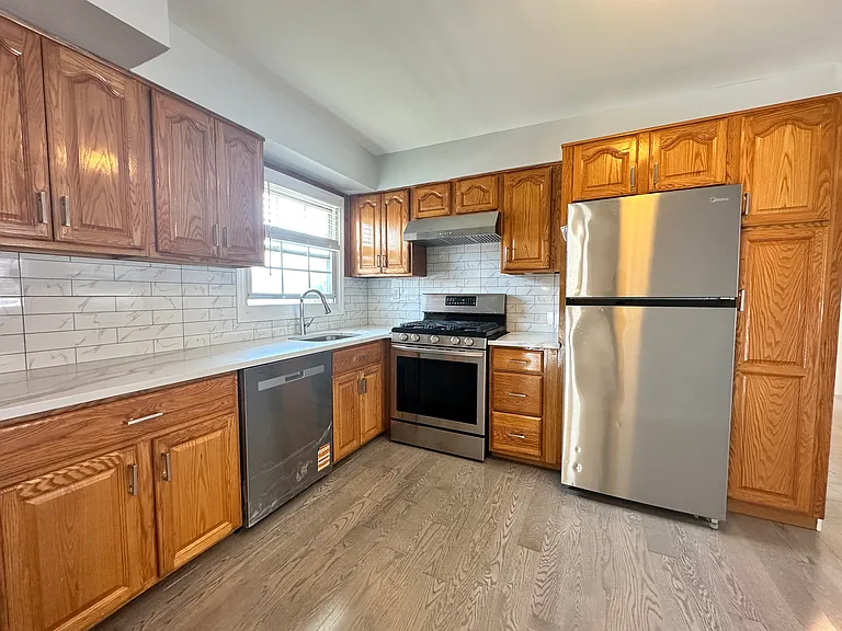 109 Manila Ave #2 — Photo 5