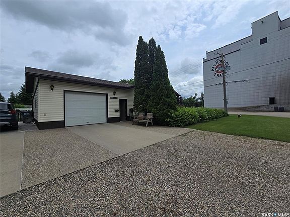 4th image of 700 Saskatchewan AVENUE