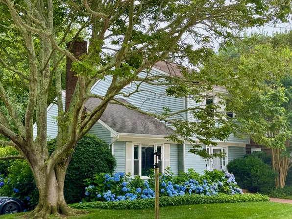 https://photos.zillowstatic.com/fp/6d52d386b8c5133fe98dd49d032e1e95-p_e.webp