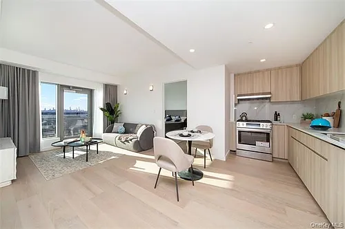 33-71 Prince St #14G Photo 1