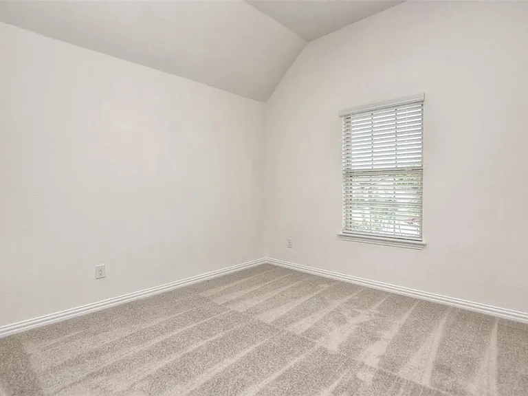 2005 Southcreek Dr — Photo 10