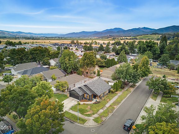 4th image of 719 Nobility Dr