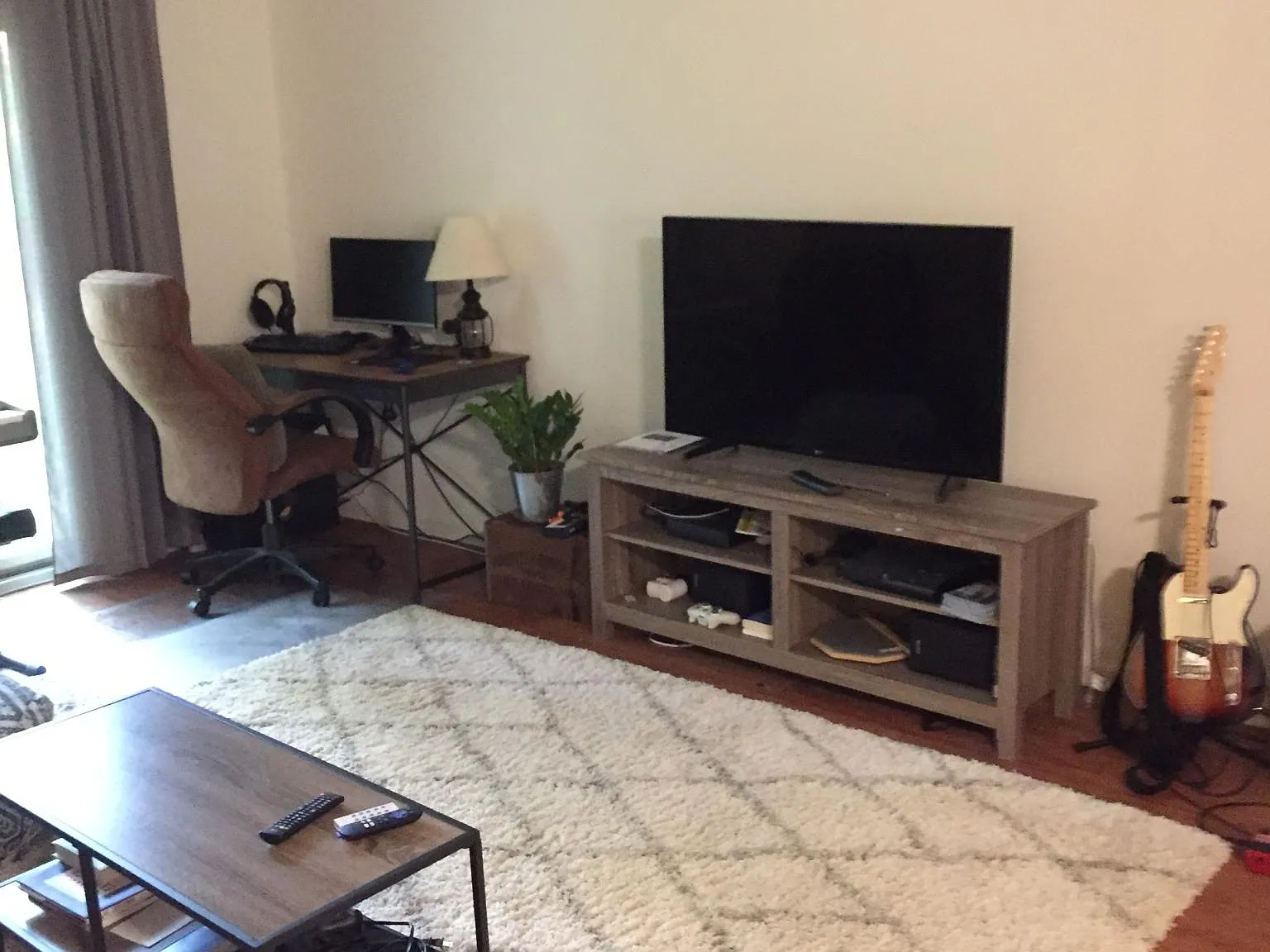 1 bed, 725 sqft, $1,900 — Photo 2
