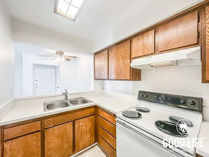 Studio, 1.0 bath, 506 sqft, $1,900 — Photo 2