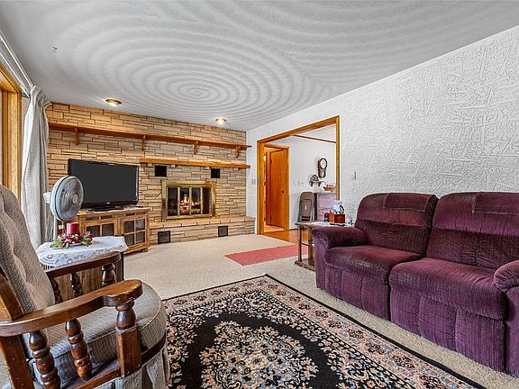 4th image of 403 Pinehaven Dr