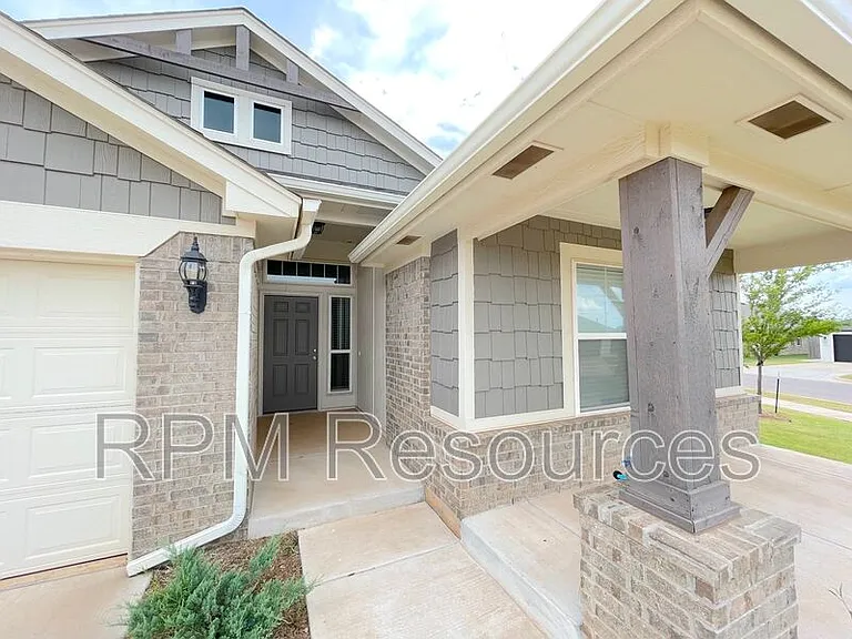 702 Midland Valley St — Photo 3