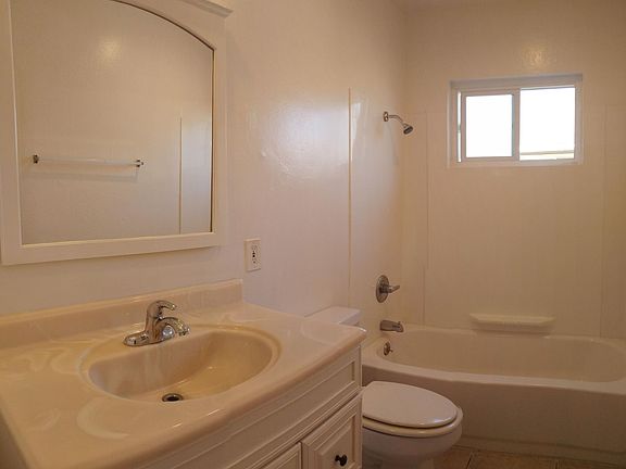 4th image of 4250 N Lakewood Blvd APT 1