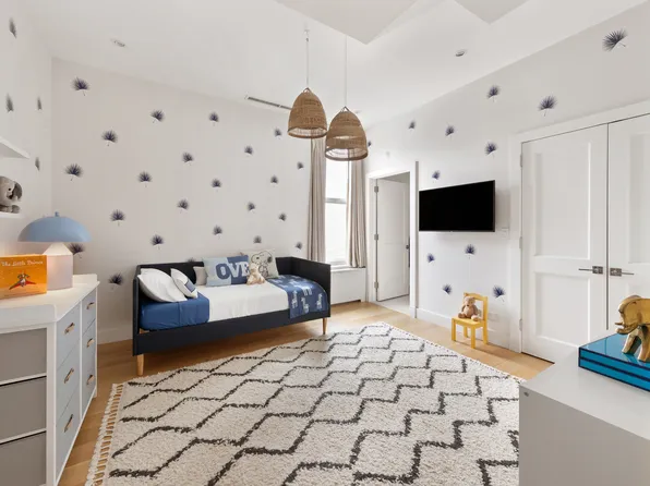 7 East 17th Street image 13 of 25