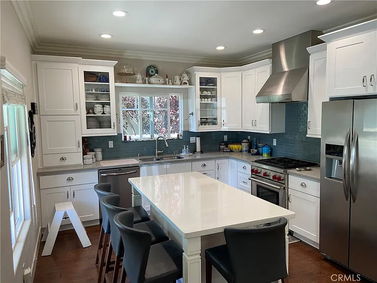 4470 Stansbury Ave — Photo 5