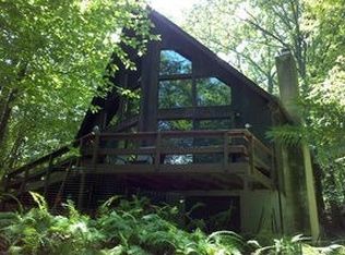 223 Fawn Lake Dr, Hawley, PA 18428