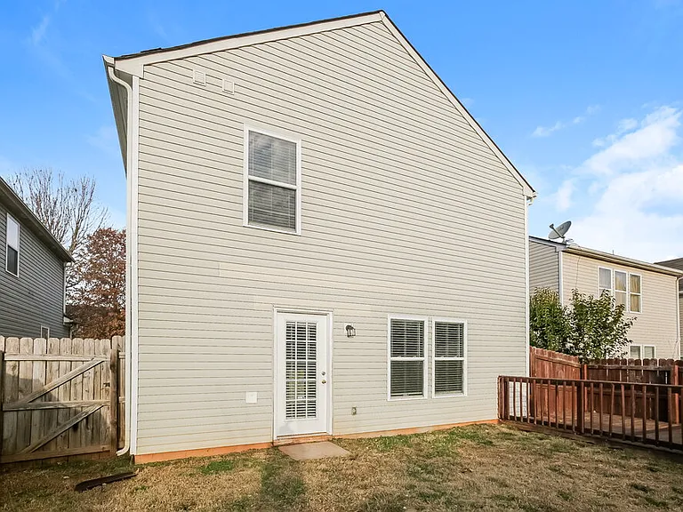 7322 Fox Point Dr — Photo 16