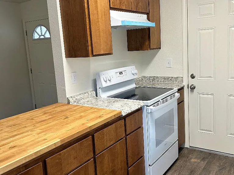 1218 Humboldt Ave — Photo 2