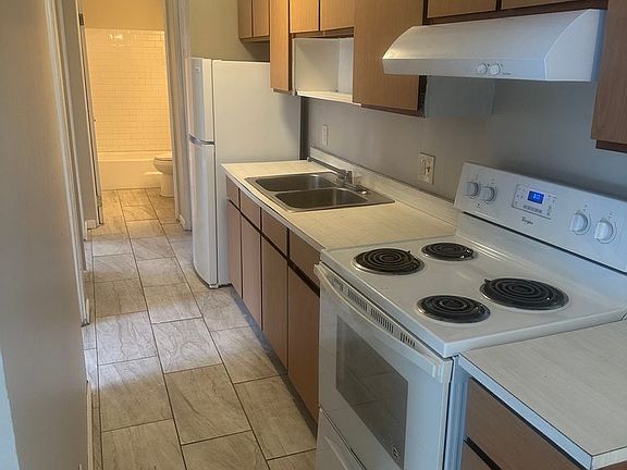 3rd image of 226 Vine Ave APT 2