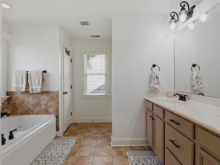 73 Falconridge Dr — Photo 20