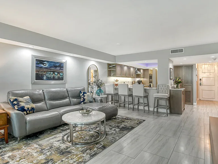 888 Boulevard Of The Arts — Photo 16