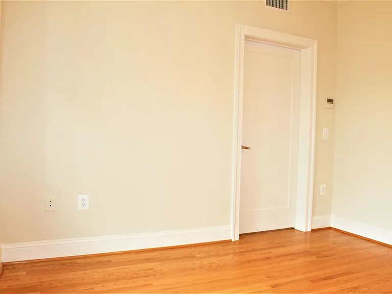 2110 19th St NW — Photo 10