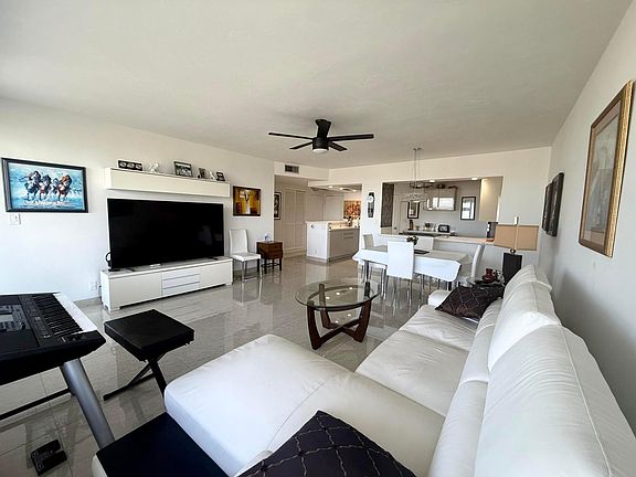 4th image of 3333 NE 34th Street #1002