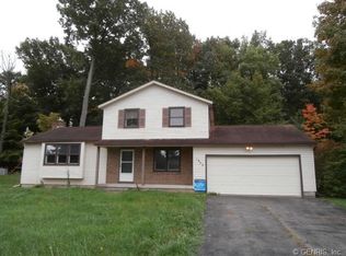 1375 Brookedge Dr, Hamlin, NY 14464