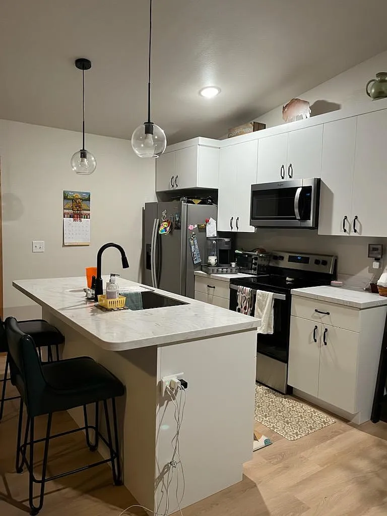 2 bed, 890 sqft, $1,295 — Photo 1