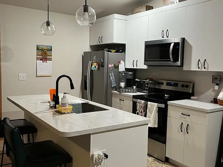 900 Ruud Ln — Photo 1