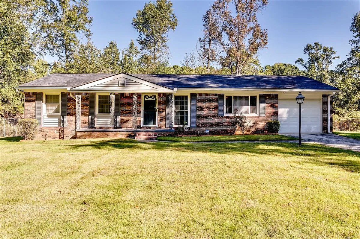 3 bed, 1.5 bath, 1350 sqft, $1,750 — Photo 1